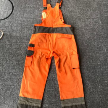 16. Juni 2025: Analyse von T-Shirts und Hosen bei der Autobahn GmbH